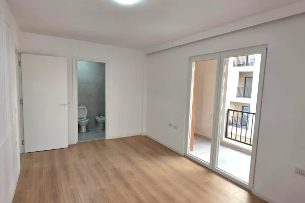 Shtepi me qera Apartament ne Tirane, 2+1, Mobilimi Pjeserisht e mobiluar, Pagesa 530  Euro.