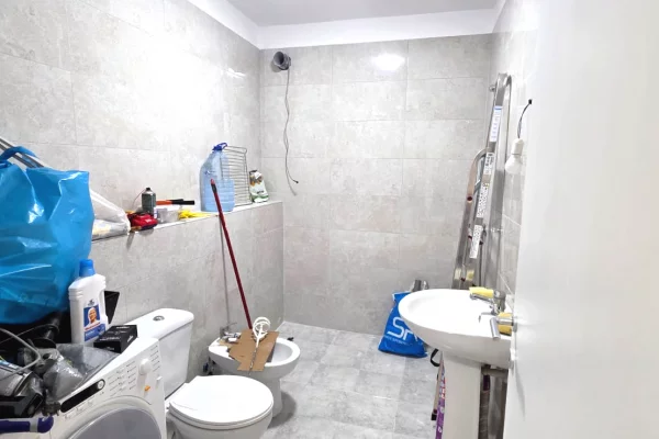 Shtepi me qera Apartament ne Tirane, 2+1, Mobilimi Pjeserisht e mobiluar, Pagesa 500  Euro.