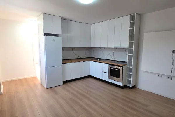 Shtepi me qera Apartament ne Tirane, 2+1, Mobilimi Pjeserisht e mobiluar, Pagesa 500  Euro.