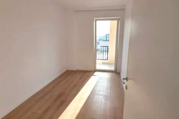 Shtepi me qera Apartament ne Tirane, 2+1, Mobilimi Pjeserisht e mobiluar, Pagesa 500  Euro.