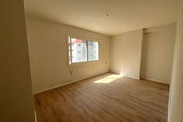 Shtepi ne shitje Apartament ne Tirane, 2+1, Mobilimi Bosh, pa mobiluar, Pagesa 162,000  Euro.