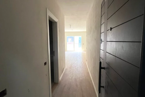 Shtepi ne shitje Apartament ne Tirane, 2+1, Mobilimi Bosh, pa mobiluar, Pagesa 162,000  Euro.