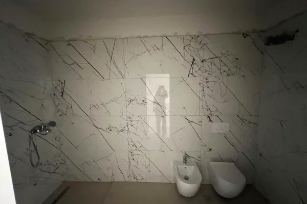 Shtepi ne shitje Apartament ne Tirane, 2+1, Mobilimi Bosh, pa mobiluar, Pagesa 162,000  Euro.