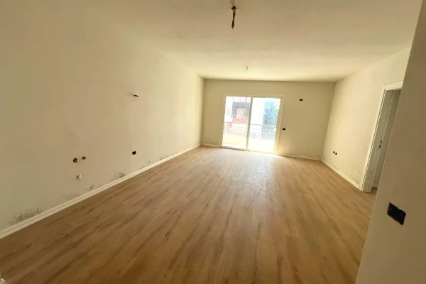 Shtepi ne shitje Apartament ne Tirane, 2+1, Mobilimi Bosh, pa mobiluar, Pagesa 162,000  Euro.