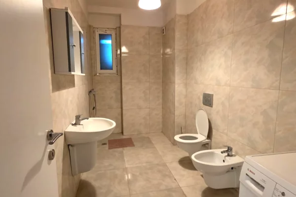 Shtepi me qera Apartament ne Tirane, 2+1, Mobilimi E mobiluar, Pagesa 550  Euro.