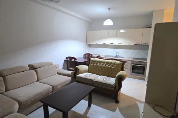 Shtepi me qera 2+1 ne Tirane - 550 Euro