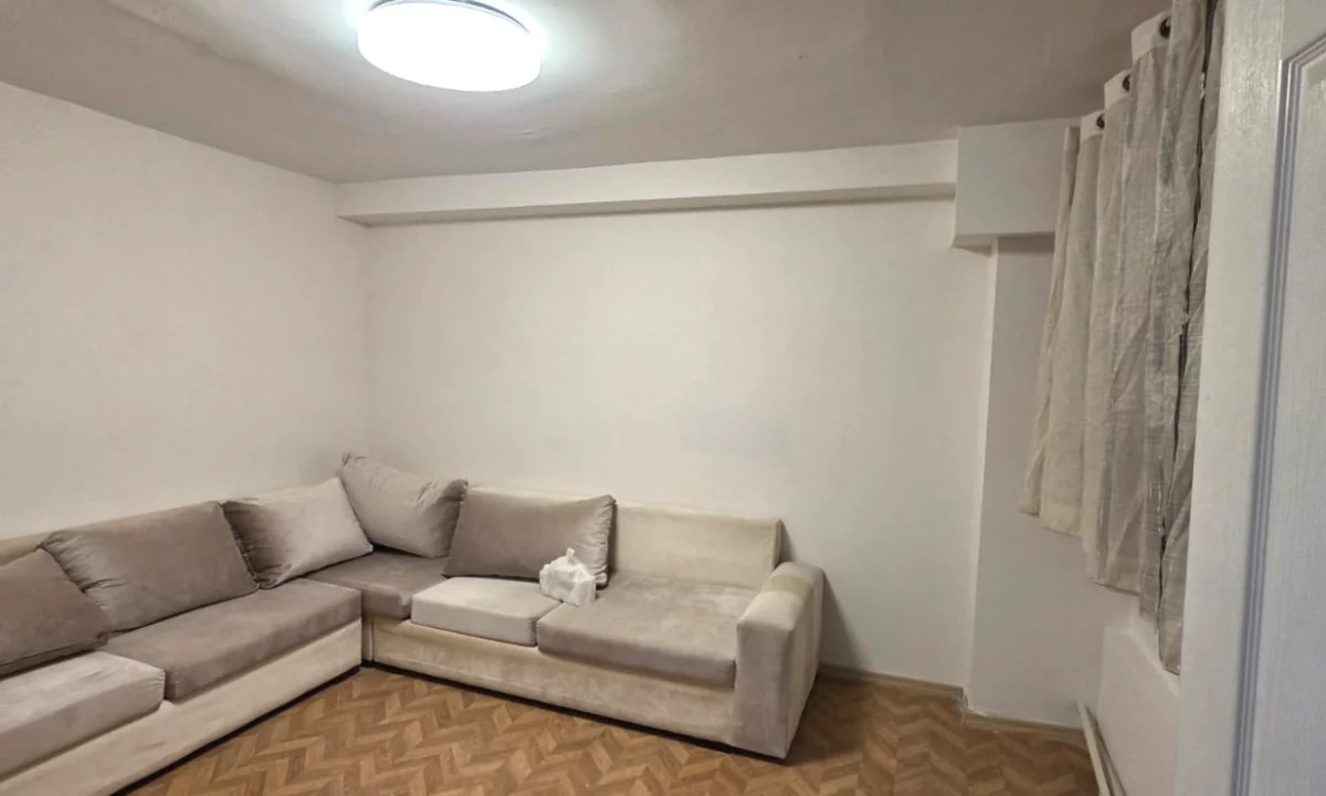 Shtepi ne shitje Apartament ne Tirane, 2+1, Mobilimi E mobiluar, Pagesa 160,000  Euro.