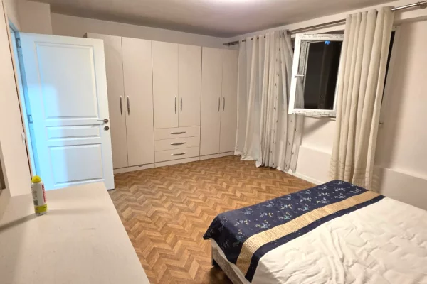 Shtepi ne shitje Apartament ne Tirane, 2+1, Mobilimi E mobiluar, Pagesa 160,000  Euro.