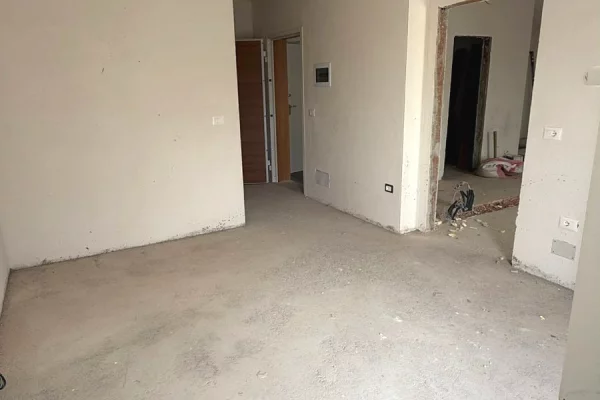 Appartamento in vendita a Tirana 2+1, Vuoto