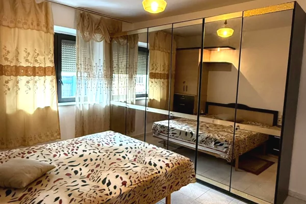 Shtepi me qera Apartament ne Tirane, 1+1, Mobilimi E mobiluar, Pagesa 500  Euro.