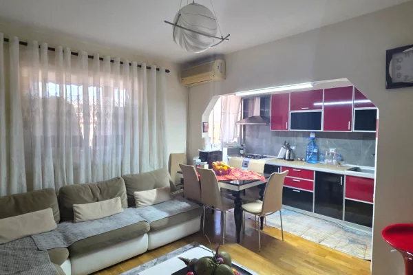 Shtepi me qera Apartament ne Tirane, 1+1, Mobilimi E mobiluar, Pagesa 85,000,000  Leke.