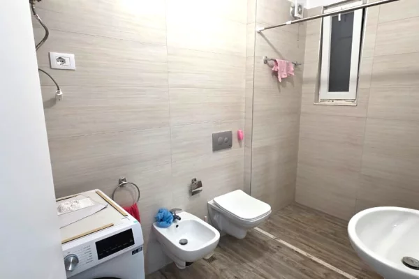 Shtepi me qera Apartament ne Tirane, 1+1, Mobilimi E mobiluar, Pagesa 500  Euro.