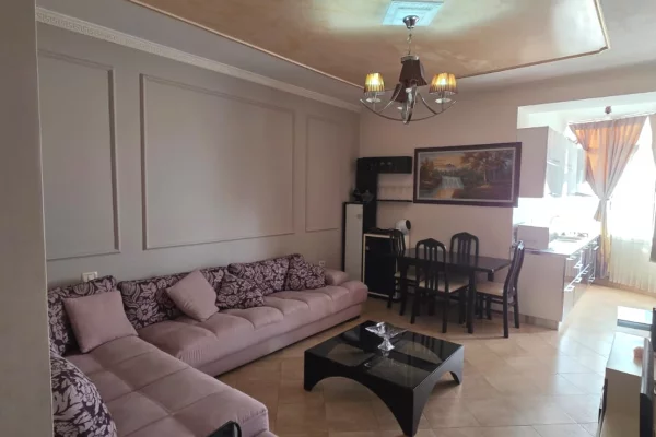 Shtepi me qera 1+1 ne Tirane - 40,000 Leke