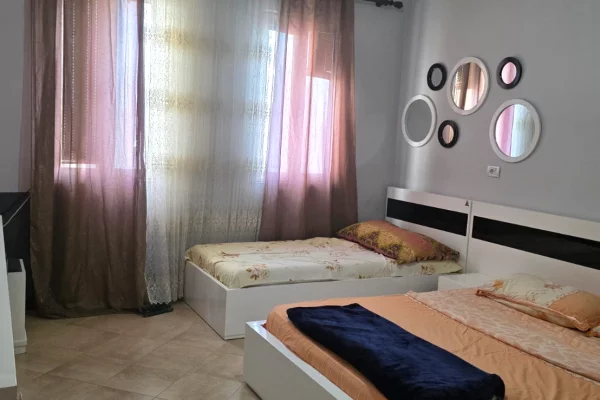 Shtepi me qera Apartament ne Tirane, 1+1, Mobilimi E mobiluar, Pagesa 40,000  Leke.