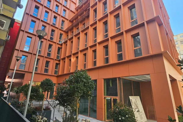 Ambient biznesi me qera 1+1 ne Tirane - 2,000 Euro