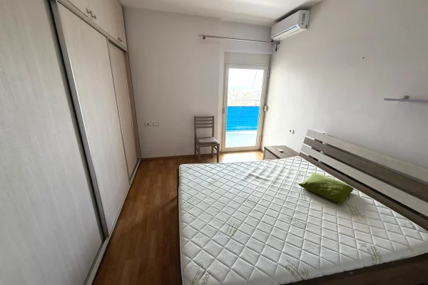Shtepi ne shitje Apartament ne Tirane, 2+1, Mobilimi E mobiluar, Pagesa 130,000  Euro.