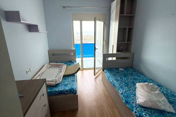 Shtepi ne shitje Apartament ne Tirane, 2+1, Mobilimi E mobiluar, Pagesa 130,000  Euro.
