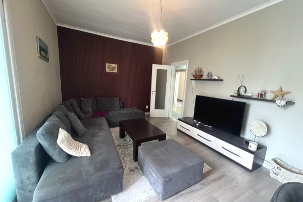 Shtepi me qera 2+1 ne Tirane - 700 Euro