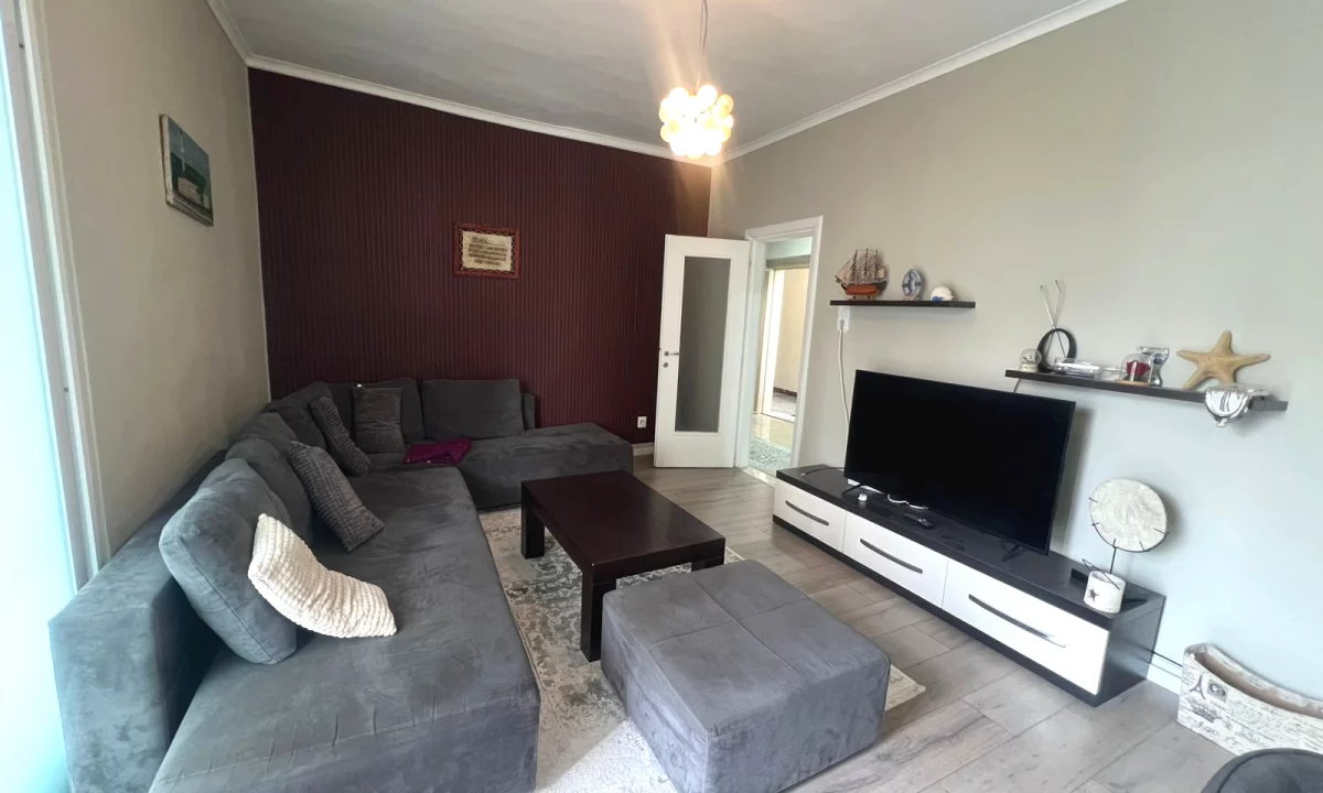 Shtepi me qera Apartament ne Tirane, 2+1, Mobilimi E mobiluar, Pagesa 700  Euro.