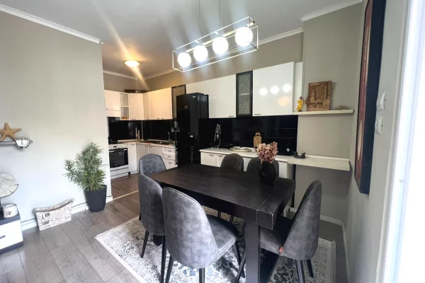 Shtepi me qera Apartament ne Tirane, 2+1, Mobilimi E mobiluar, Pagesa 700  Euro.