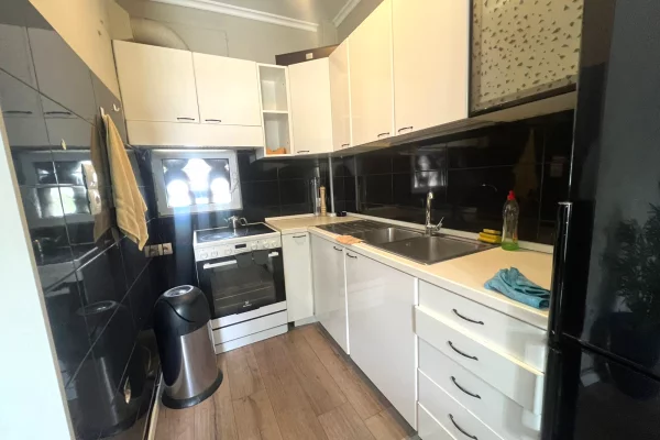 Shtepi me qera Apartament ne Tirane, 2+1, Mobilimi E mobiluar, Pagesa 700  Euro.