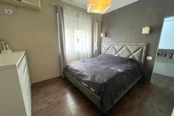 Shtepi me qera Apartament ne Tirane, 2+1, Mobilimi E mobiluar, Pagesa 700  Euro.