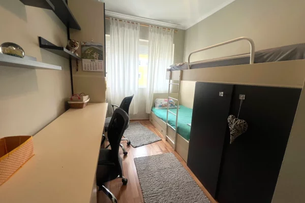 Shtepi me qera Apartament ne Tirane, 2+1, Mobilimi E mobiluar, Pagesa 700  Euro.