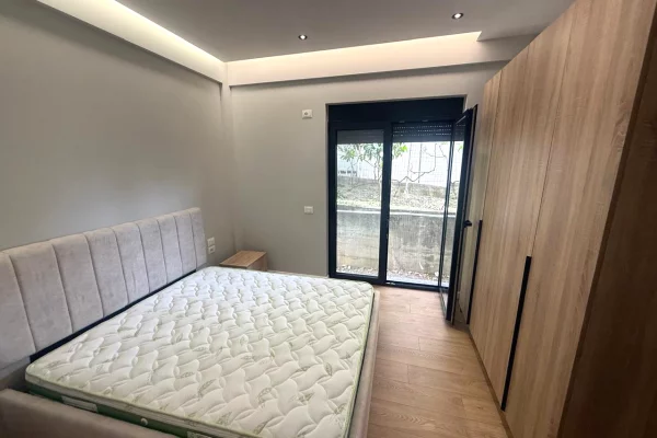 Shtepi me qera Apartament ne Tirane, 1+1, Mobilimi E mobiluar, Pagesa 35,000  Leke.