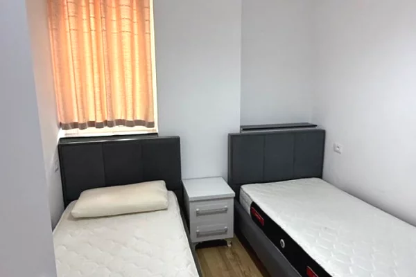 Shtepi me qera Apartament ne Tirane, 1+1, Mobilimi E mobiluar, Pagesa 300  Euro.