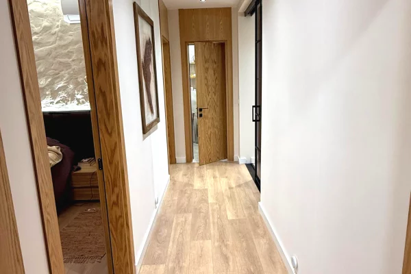 Shtepi ne shitje Apartament ne Tirane, 3+1, Mobilimi E mobiluar, Pagesa 450,000  Euro.