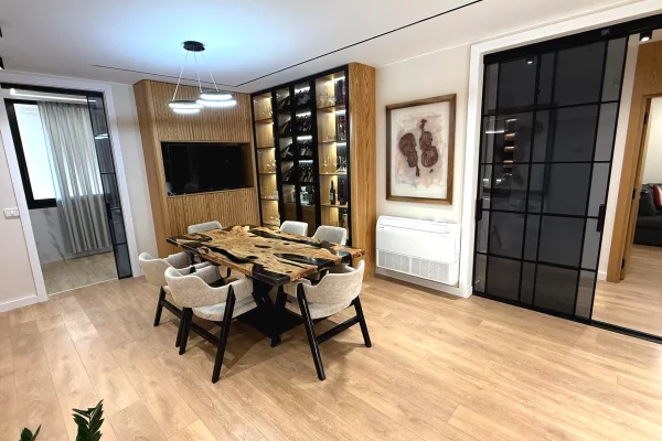 Shtepi ne shitje Apartament ne Tirane, 3+1, Mobilimi E mobiluar, Pagesa 450,000  Euro.