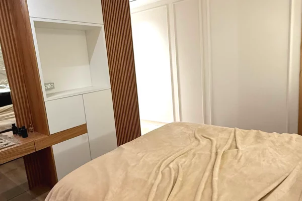 Shtepi ne shitje Apartament ne Tirane, 3+1, Mobilimi E mobiluar, Pagesa 450,000  Euro.