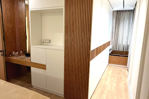 Shtepi ne shitje Apartament ne Tirane, 3+1, Mobilimi E mobiluar, Pagesa 450,000  Euro.