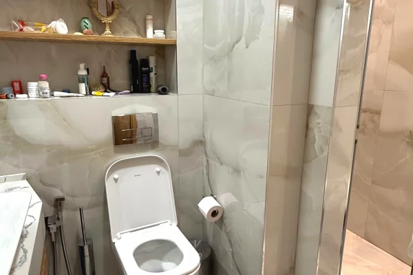 Shtepi ne shitje Apartament ne Tirane, 3+1, Mobilimi E mobiluar, Pagesa 450,000  Euro.