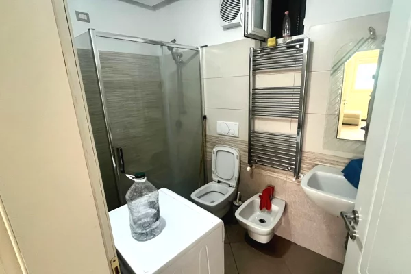 Shtepi me qera Apartament ne Tirane, 2+1, Mobilimi E mobiluar, Pagesa 500  Euro.