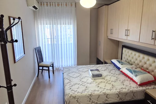 Shtepi me qera Apartament ne Tirane, 1+1, Mobilimi E mobiluar, Pagesa 80,000  Leke.