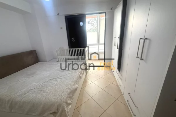 Tirane,jepet me qera apartament 1+1 kati 1,75m2,400 euro (astir) 