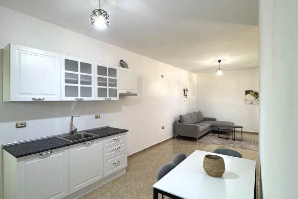 Tirane,jepet me qera  apartament 1+1 kati 2 ,80 m2,40000 Lek (ali demi) 