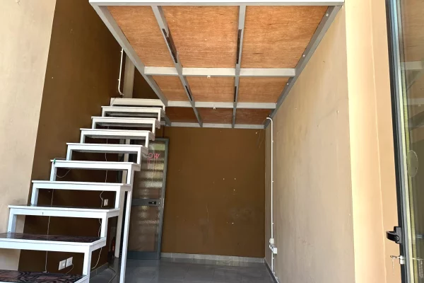 Ambient biznesi me qera 1+1 ne Tirane - 40,000 Leke