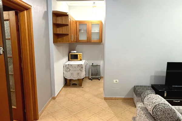 Shtepi me qera Apartament ne Tirane, 1+1, Mobilimi E mobiluar, Pagesa 55,000  Leke.