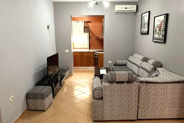 Shtepi me qera Apartament ne Tirane, 1+1, Mobilimi E mobiluar, Pagesa 55,000  Leke.
