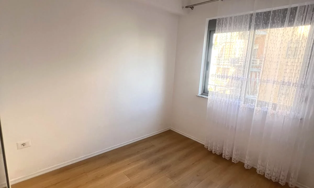 Shtepi ne shitje Apartament ne Tirane, 1+1, Mobilimi Bosh, pa mobiluar, Pagesa 6,500,000  Leke.