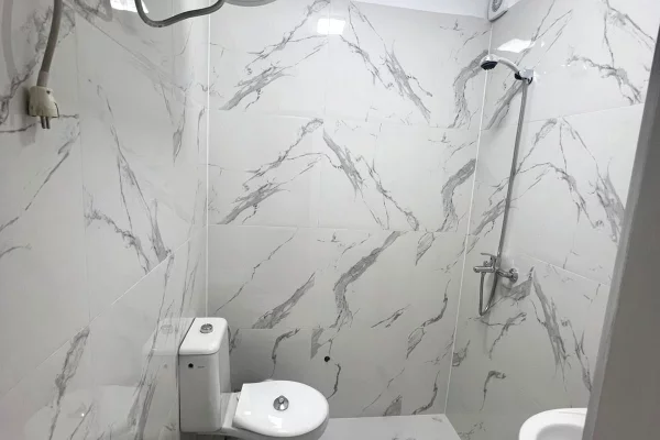 Shtepi ne shitje Apartament ne Tirane, 1+1, Mobilimi Bosh, pa mobiluar, Pagesa 6,500,000  Leke.