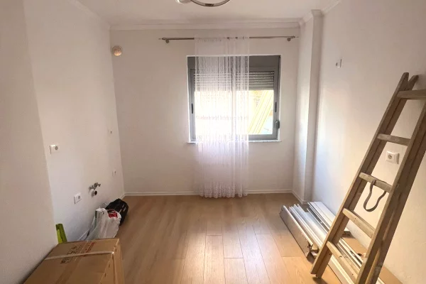 Shtepi ne shitje Apartament ne Tirane, 1+1, Mobilimi Bosh, pa mobiluar, Pagesa 6,500,000  Leke.