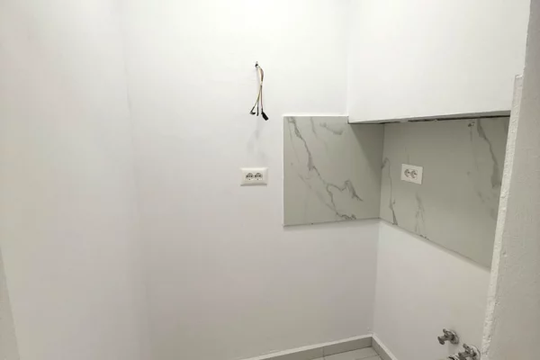 Shtepi me qera Apartament ne Tirane, 2+1, Mobilimi Bosh, pa mobiluar, Pagesa 700  Euro.