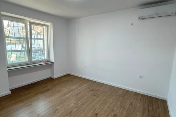 Shtepi me qera Apartament ne Tirane, 2+1, Mobilimi Bosh, pa mobiluar, Pagesa 700  Euro.