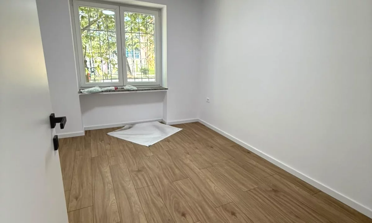 Shtepi me qera Apartament ne Tirane, 2+1, Mobilimi Bosh, pa mobiluar, Pagesa 700  Euro.