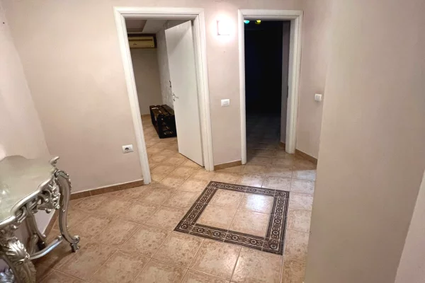 Shtepi ne shitje Apartament ne Tirane, 2+1, Mobilimi Pjeserisht e mobiluar, Pagesa 23,900,000  Leke.