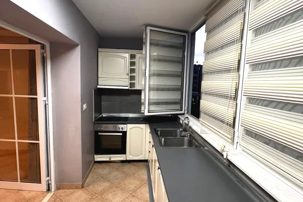 Shtepi ne shitje Apartament ne Tirane, 2+1, Mobilimi Pjeserisht e mobiluar, Pagesa 23,900,000  Leke.