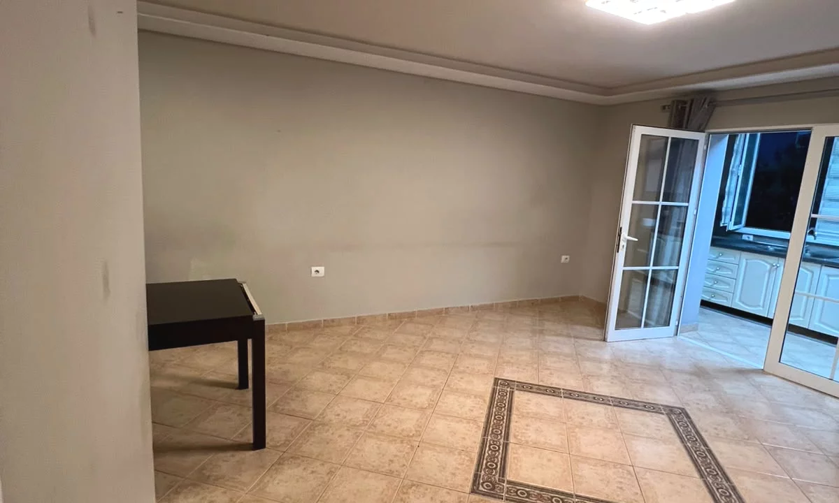 Shtepi ne shitje Apartament ne Tirane, 2+1, Mobilimi Pjeserisht e mobiluar, Pagesa 23,900,000  Leke.